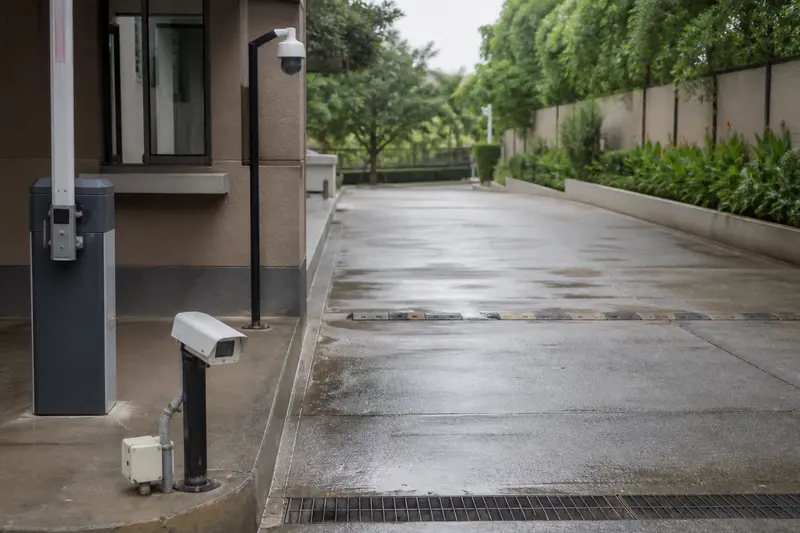 Dedicated residential plate camera separated from overview surveillance.