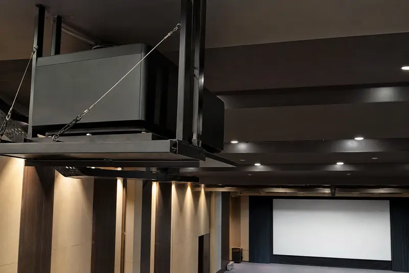 Featureless high-output projector uses a structural cradle and two safety cables.