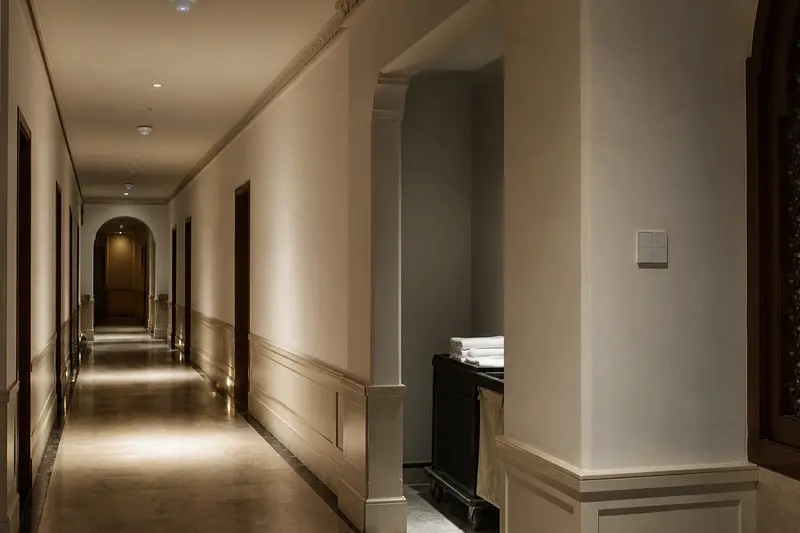 Hotel corridor combines presence sensing, zoned lighting and a blank KNX keypad.
