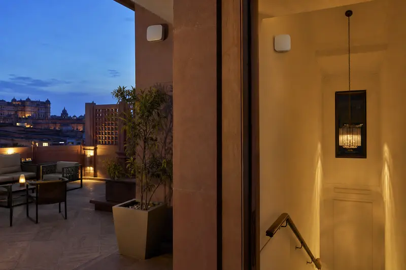 Indoor-outdoor rooftop Wi-Fi transition across thick masonry.